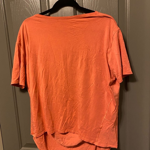 Back in action size 10 lululemon t-shirt. - Picture 1 of 1